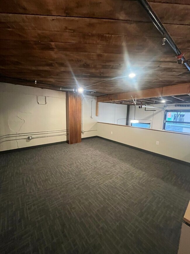 Building Photo - 1 Bedroom 1-Bathroom W/ Large Loft (2nd Bedroom or workspace)