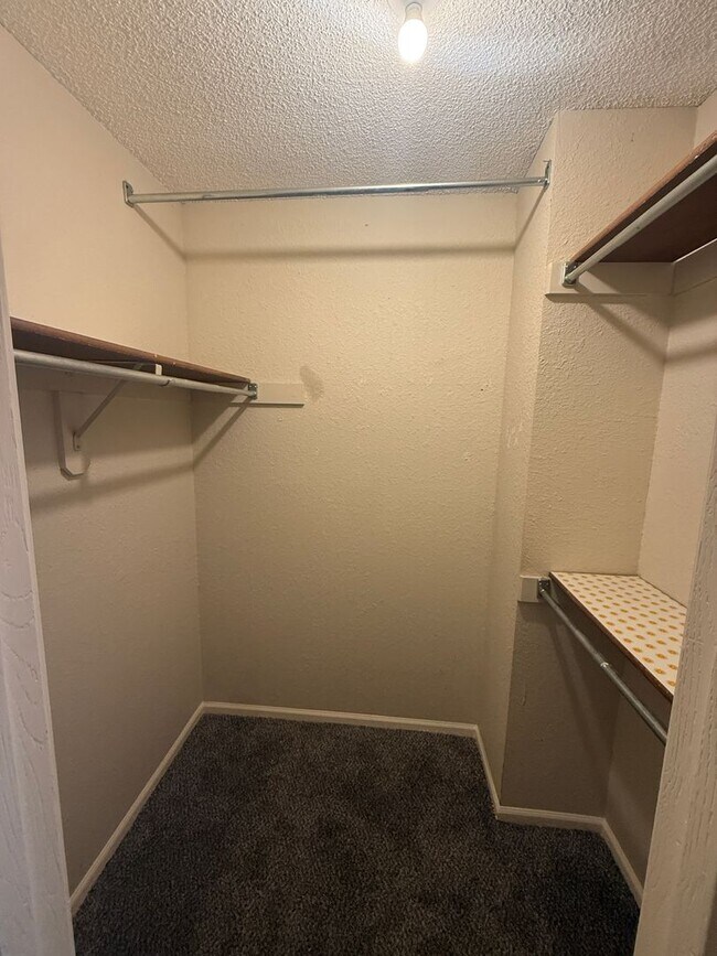 Building Photo - 708-710 SW 37th St Duplex