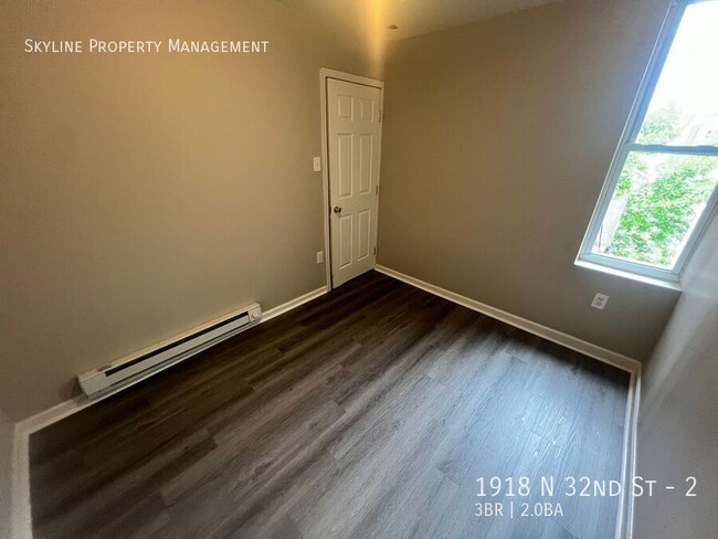 Building Photo - Newly Renovated 3 Bedroom Apartment For Re...