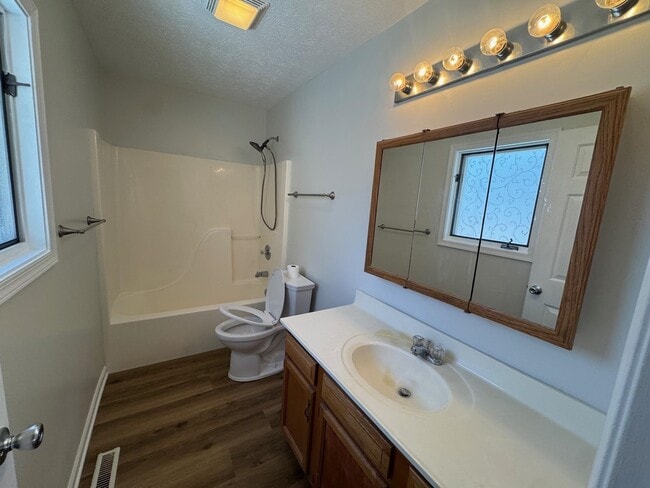 Building Photo - 175 Deer Dr