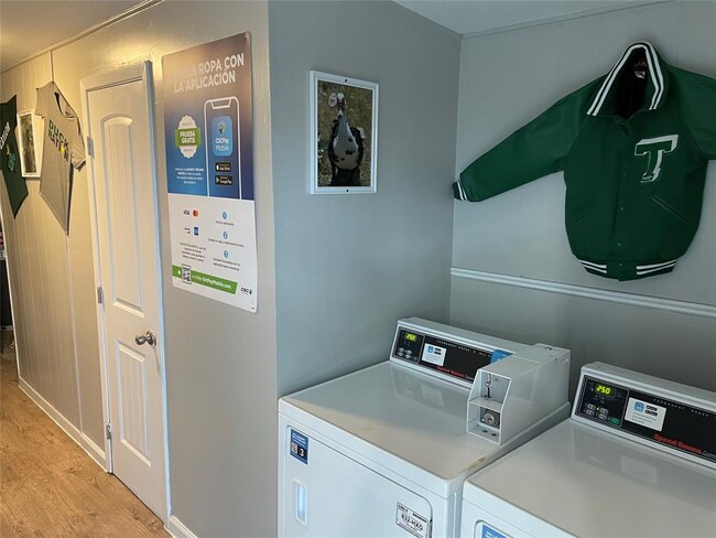 Building Photo - 1209 Vance St