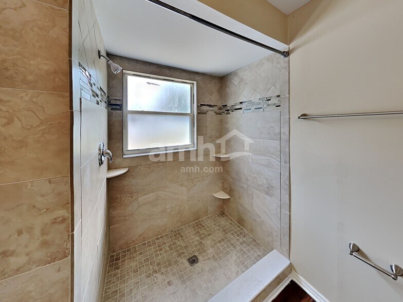 Building Photo - 7011 Silverwood Dr