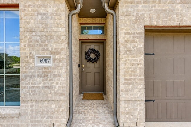 Building Photo - 6907 Myrtle Dr