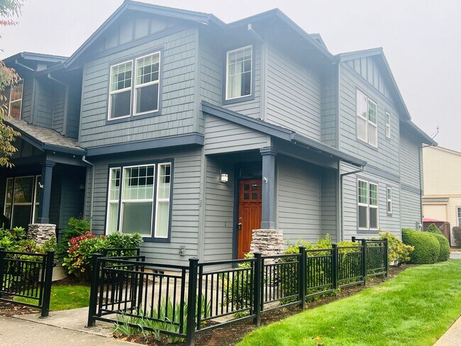 Building Photo - Wilsonville Villebois Community Offers Spacious End Unit Town Home