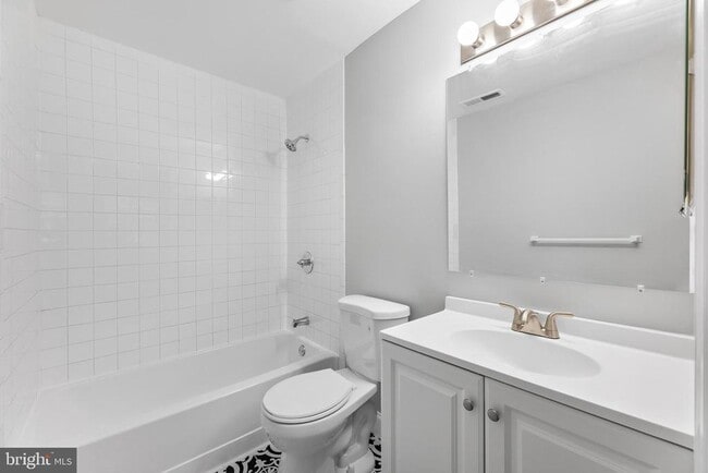 Building Photo - 2415 Ravens Crest Dr