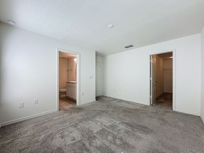 Building Photo - LIKE NEW HOME IN PRESERVATION POINT, Davenport