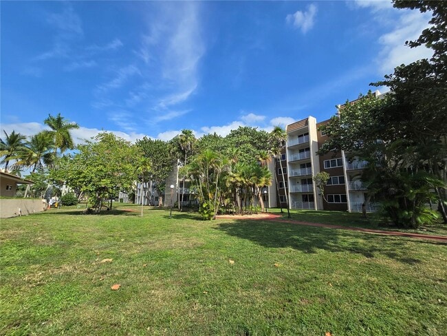 Building Photo - 6940 Miami Gardens Dr