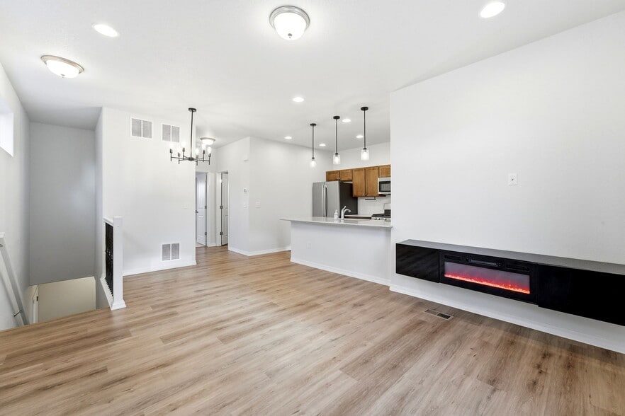 Building Photo - 7421 Marbled Wood Pt
