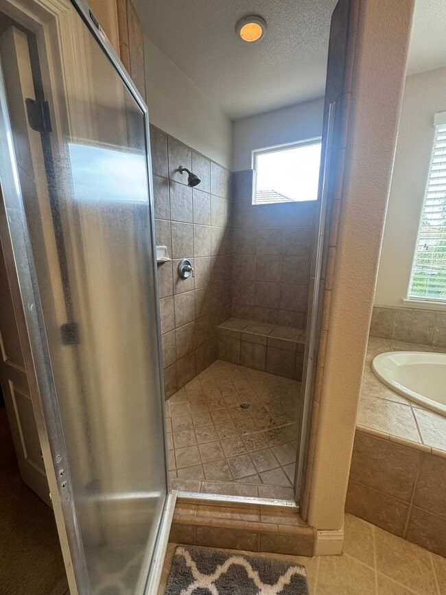 Building Photo - 5 Bed / 3.5 Bath | Elk Grove Single Family...
