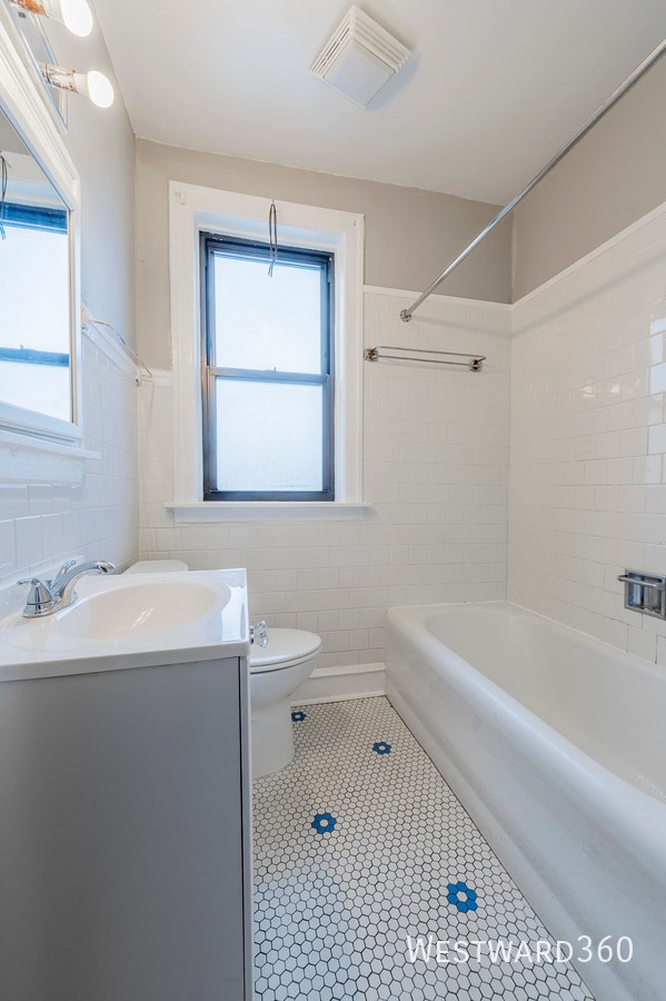 Building Photo - 6038 N Hermitage-1