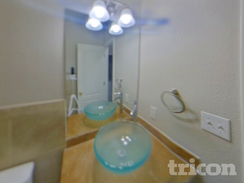 Building Photo - 5950 Fescue Dr