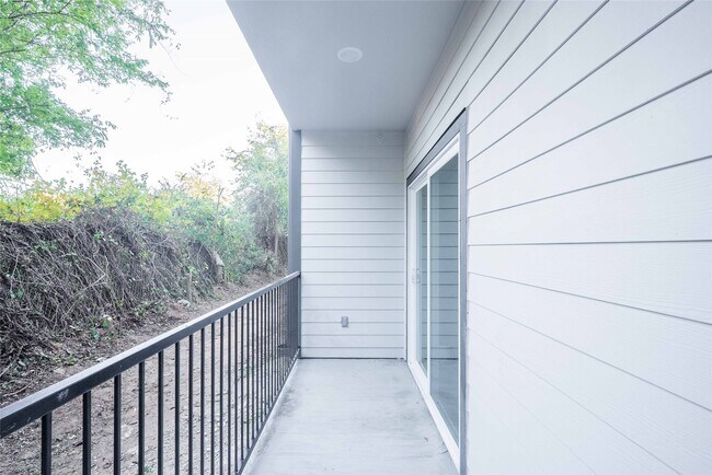 Building Photo - 2101 Reinke Rd