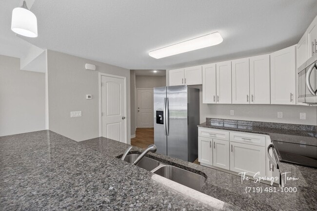 Building Photo - LUXURY 3BR TOWNHOME IN THE VILLAS AT NORTH...