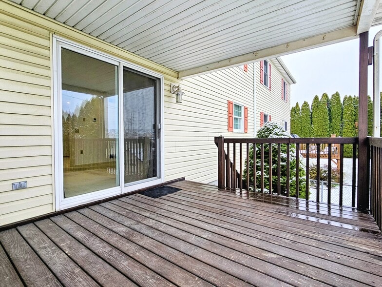 Building Photo - 357 Acorn Cir