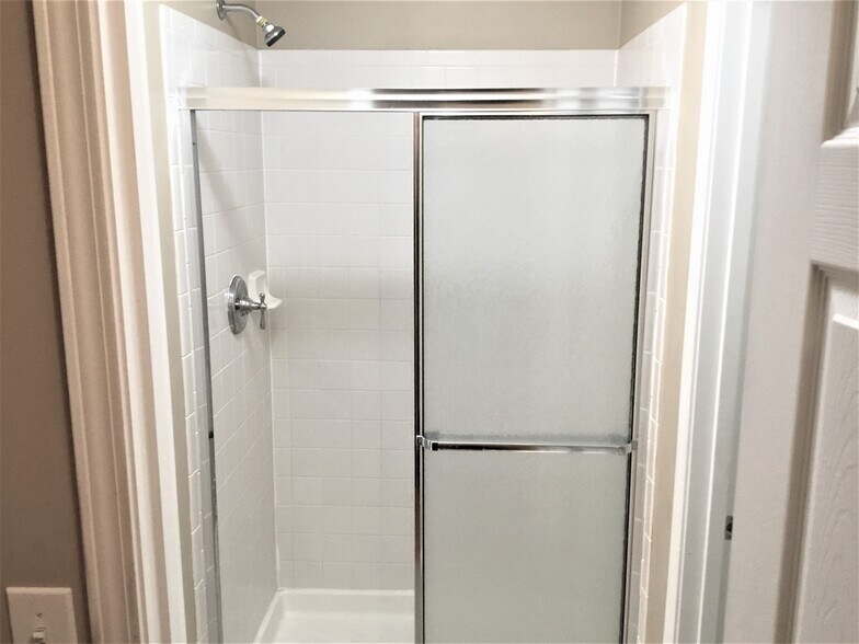 Building Photo - 447 Hartford Ct