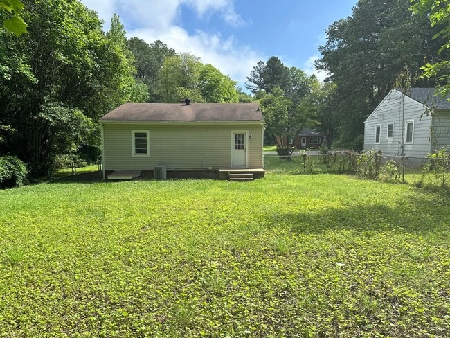 Building Photo - Charming 3 bedroom, 1 bathroom home availa...