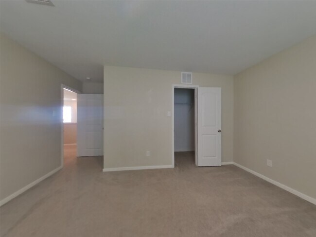 Building Photo - 100 Comanche Plains Rd