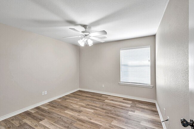 Building Photo - OPEN HOUSE THIS SATURDAY NOV. 8TH 1-2PM 3 ...