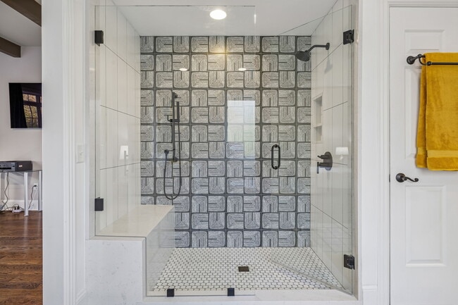 Building Photo - 594 Lake Haven Dr