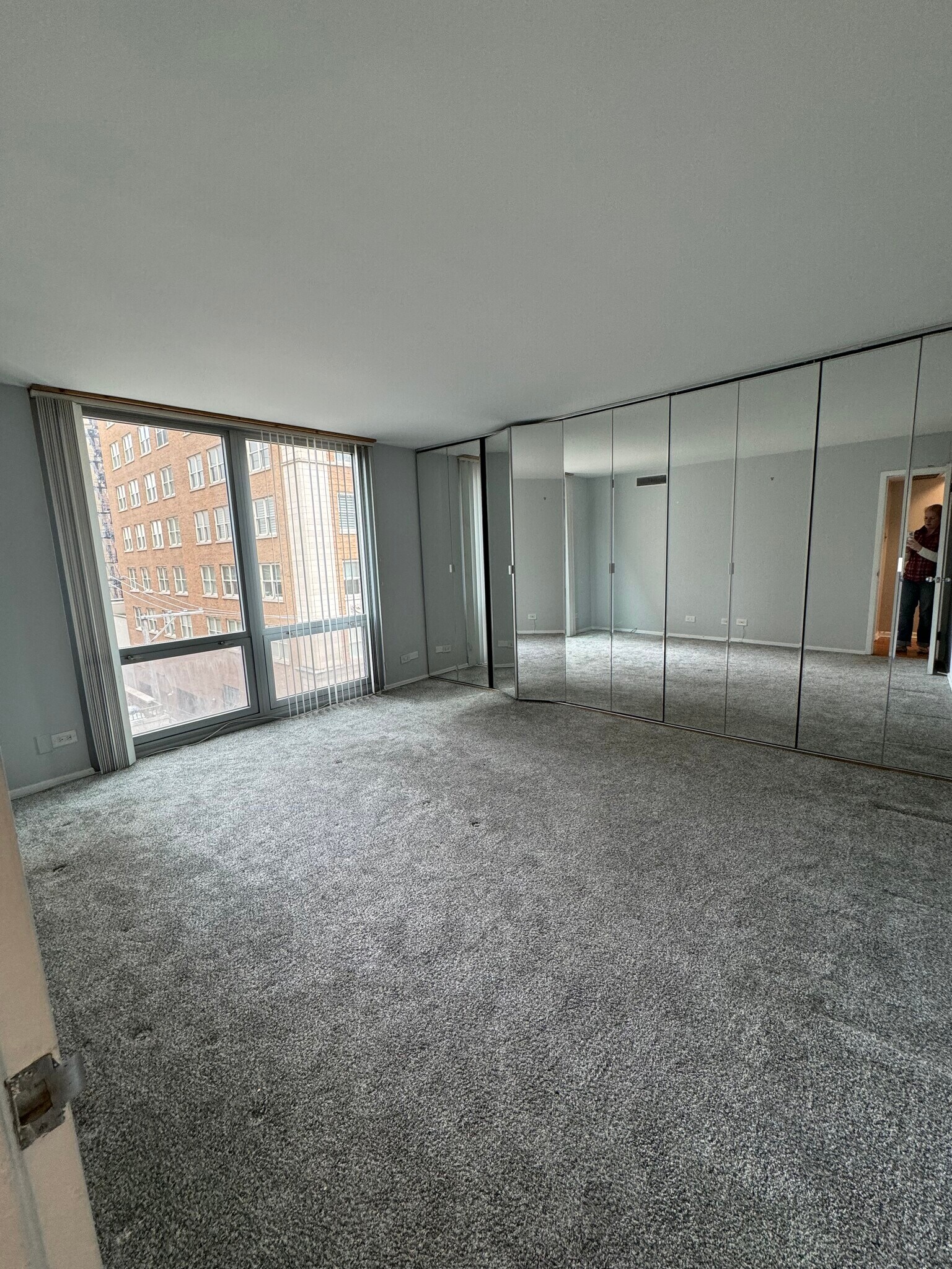 Main bedroom - 21 W Goethe St