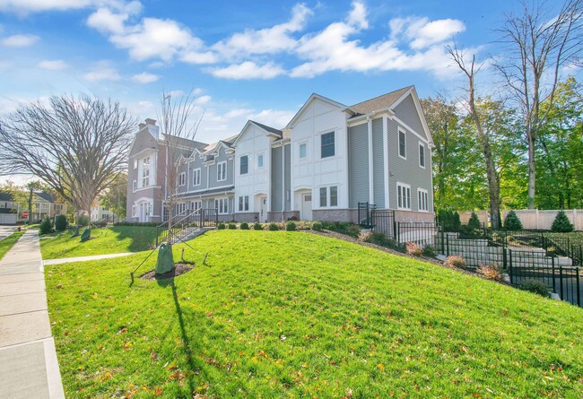 Building Photo - 3 Arlington Rd