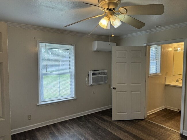 Building Photo - 104 Charles St