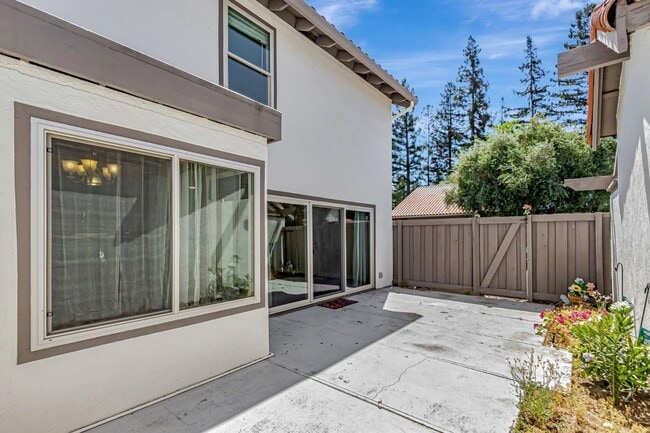 Building Photo - 8130 Park Villa Cir