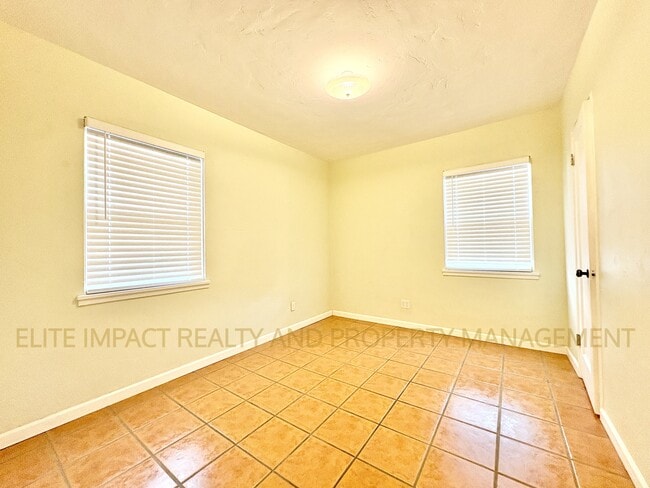 Building Photo - 1723 N Desmond Ln