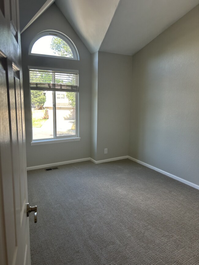 Building Photo - "Charming 3-Bed, 2-Bath Single Family Home in Littleton!"