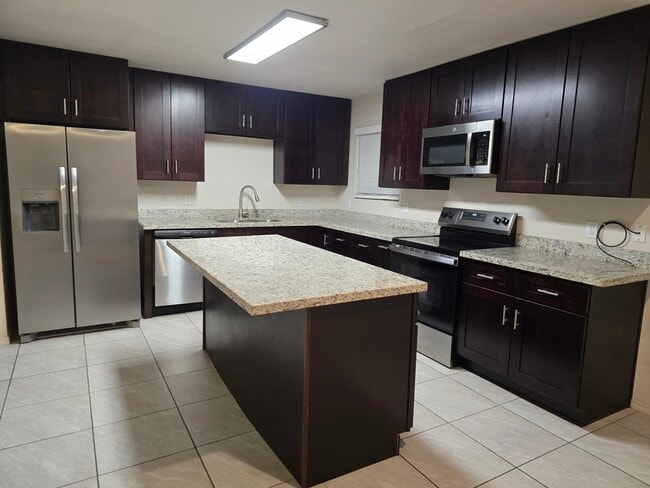 Primary Photo - 4329 W Daisy St