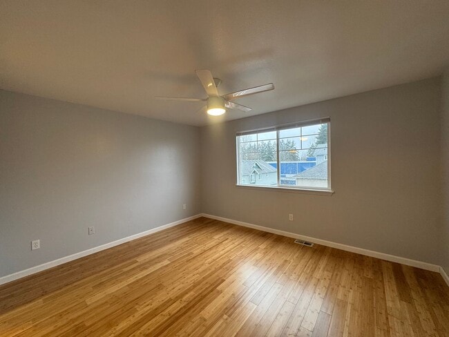 Building Photo - 11219 3rd Ave E