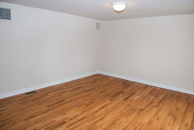Building Photo - 93 Tennyson Dr