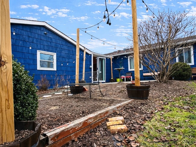 Building Photo - 5508 S Stough St