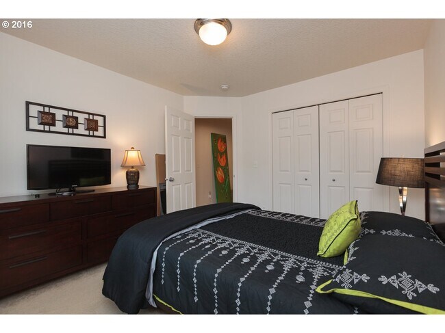 3rd Bed - 1120 SE Tamora Ave