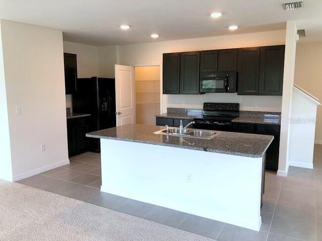Building Photo - 11150 Leland Groves Dr