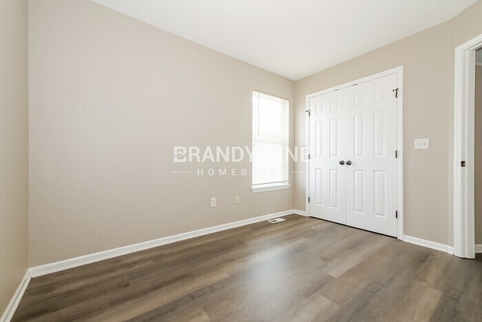 Building Photo - 1002 NE Deer Creek Rd