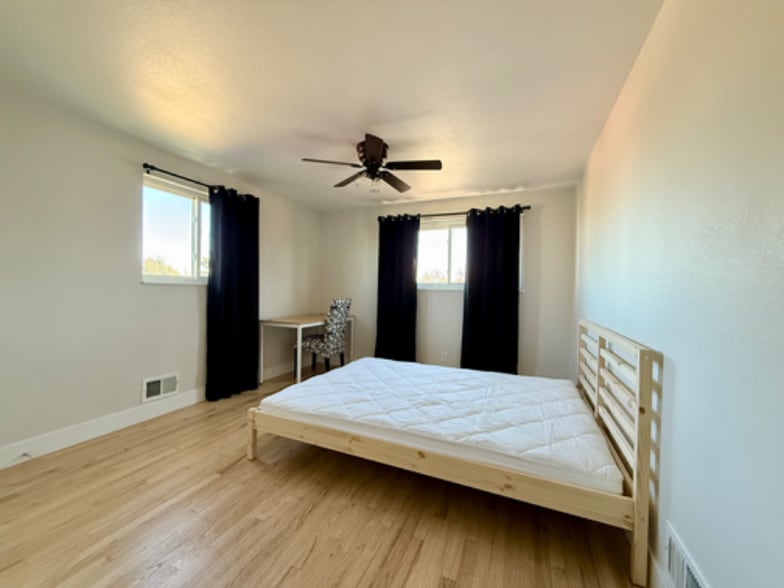 Building Photo - 9989 Dodge Dr