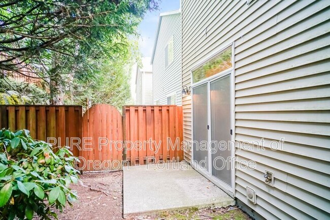 Building Photo - 16215 SW Blue Goose Ln