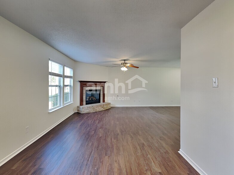 Building Photo - 9414 W Stargazer Dr