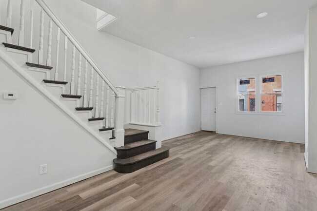 Building Photo - 2350 N Opal St
