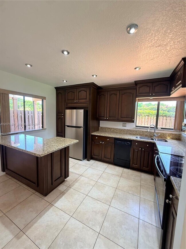 Building Photo - 9645 SW 148th Pl