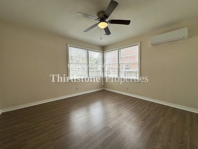 Building Photo - 2659 College St