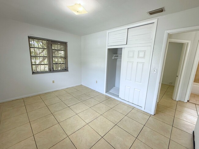 Building Photo - 15410 NW 32 Ct