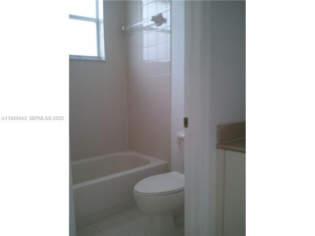 Building Photo - 2271 NE 42nd Cir