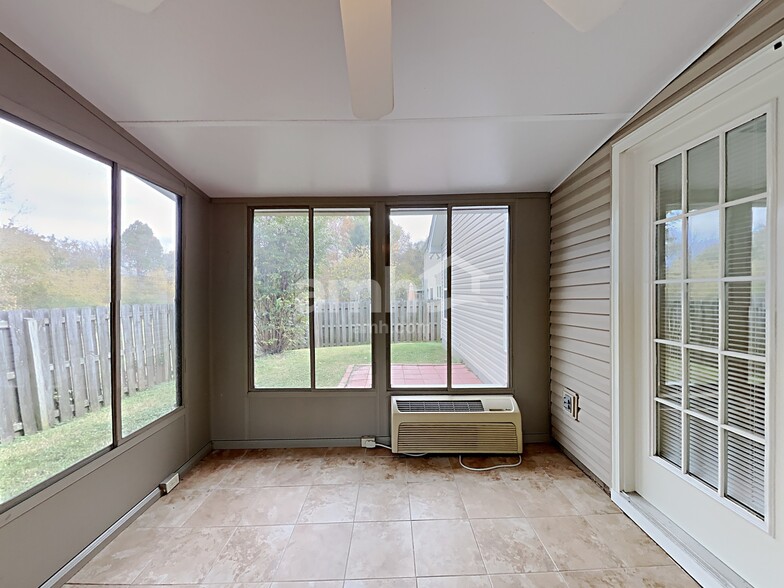 Building Photo - 3521 Chandler Cove Way