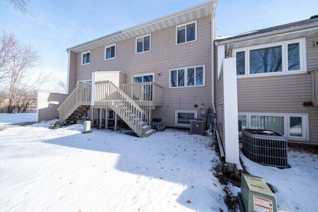 Building Photo - 7677 Whitney Dr