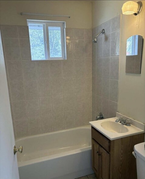 Full Bathroom - 18 Luella Rd