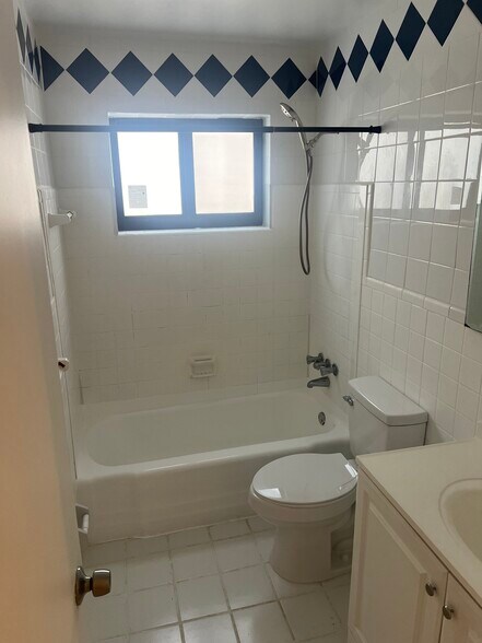 Bathroom - 5851 NE 18th Ave