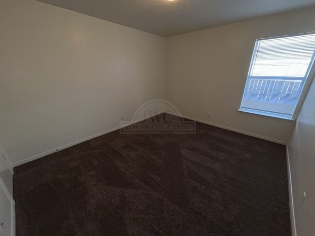 Building Photo - 1303 Cinch Dr