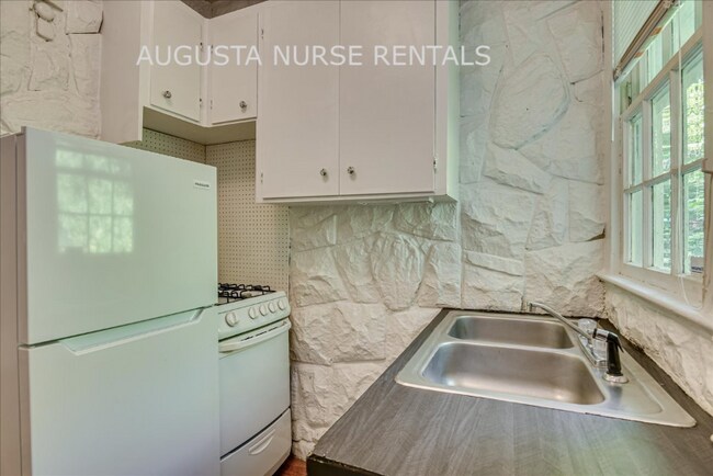 Building Photo - 2136 McDowell St